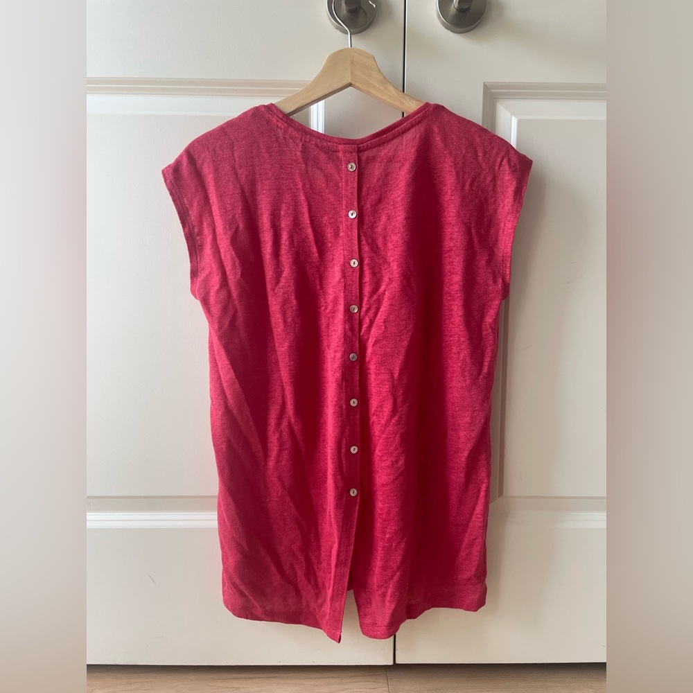 Tahari linen T-shirt. Size small. Beautiful poppy red colour.